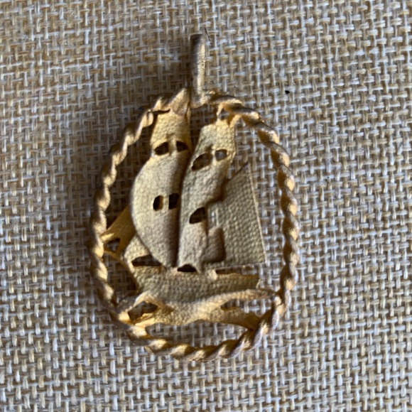 Vintage Gold-Tone Tall Ships Sailboat Pendant - Picture 3 of 5